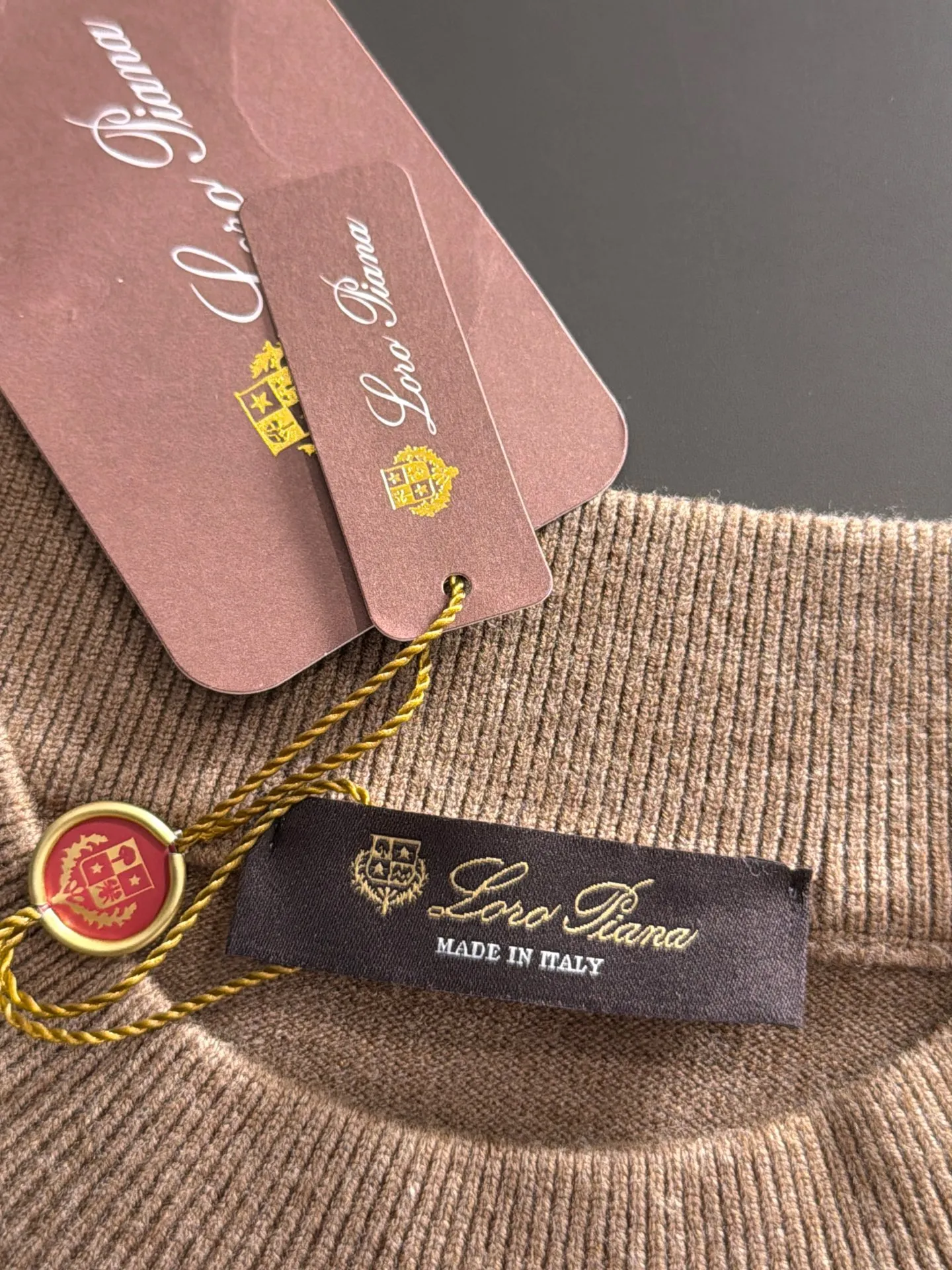 Next day shipment LP high quality Loro Piana 26ss autumn and winter New Arrival knitted sweater long sleeves Made of one-on-one combed cotton yarn knitted fabrics, no pressure in and out of the counter Exclusive control of raw materials It feels substantial when weighed, and the upper body is more textured than ordinary T-shirts. This texture can handle the weather easily and is suitable for both hot and cold! Loose fit design, looks noble. The only correct version is available Size: M to XXXL
